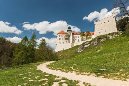 Pieskowa Skala Castle Trail of the Eagle's Nests