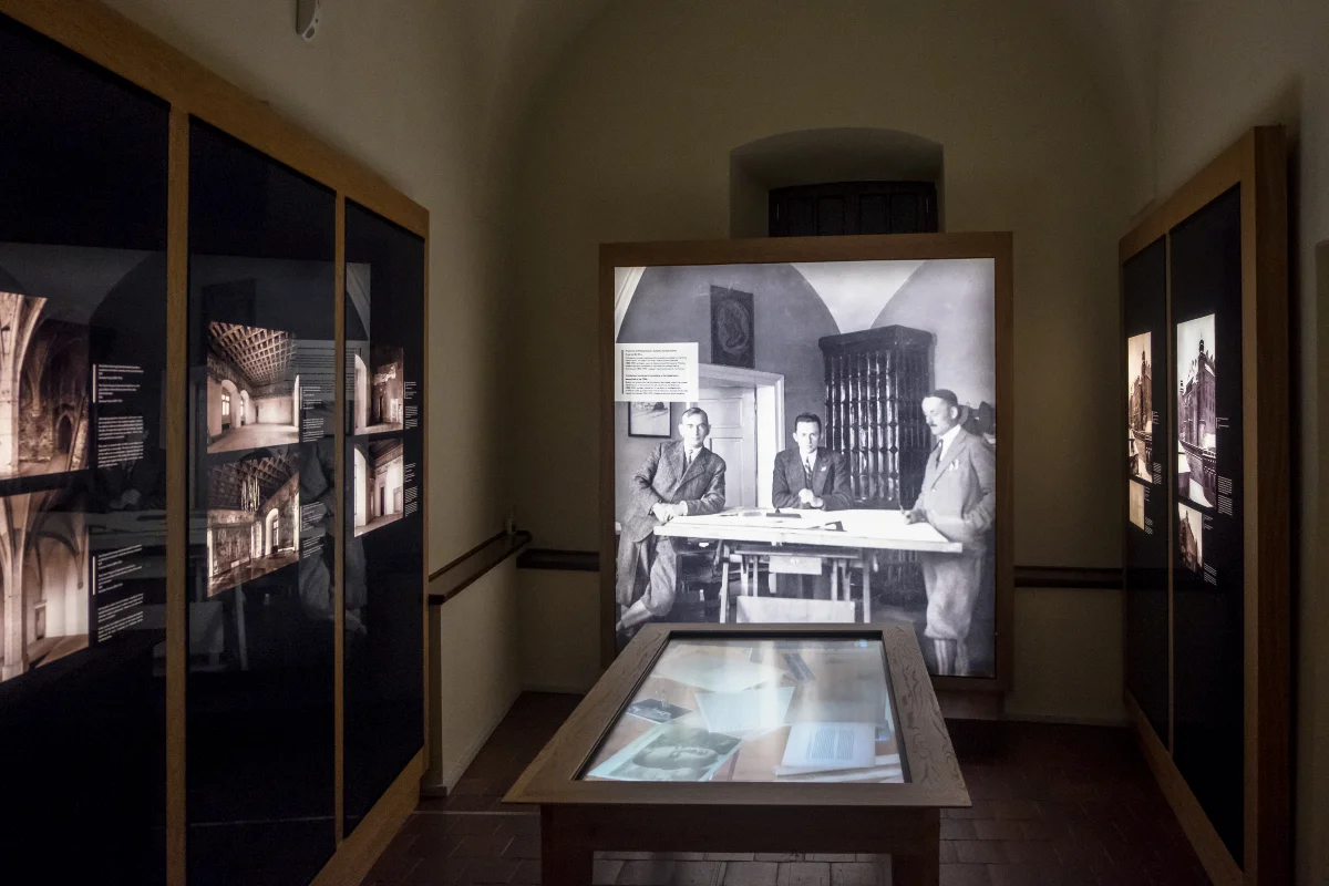 Wawel Castle Museum Interiors Exhibitions
